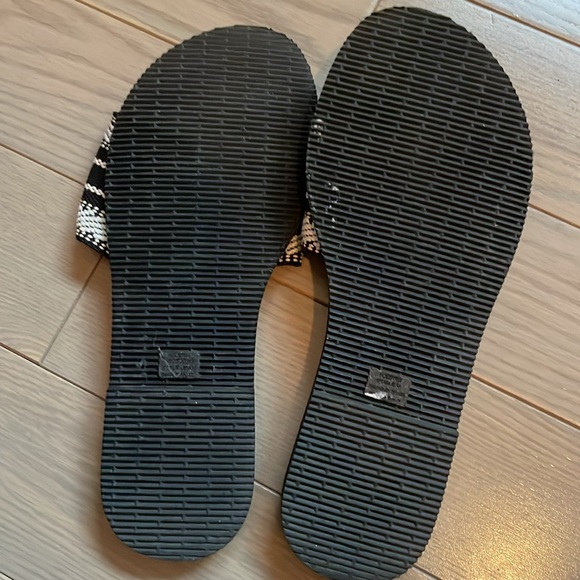 Brand new, Havaianas size 5 - Picture 2 of 3